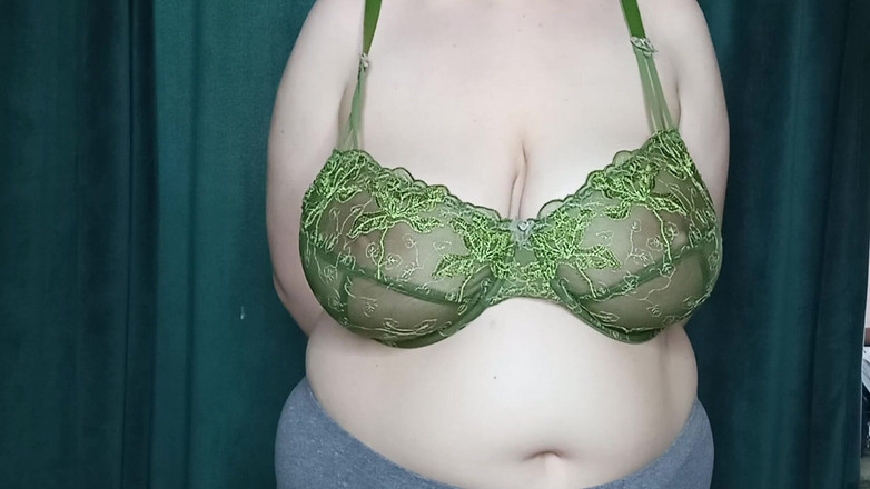 Lena Rose: Ти хочеш купити мої бюстгальтери?