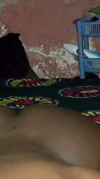 Así Es Como Me Follo a Mi Novia Cuando Estoy Cerca