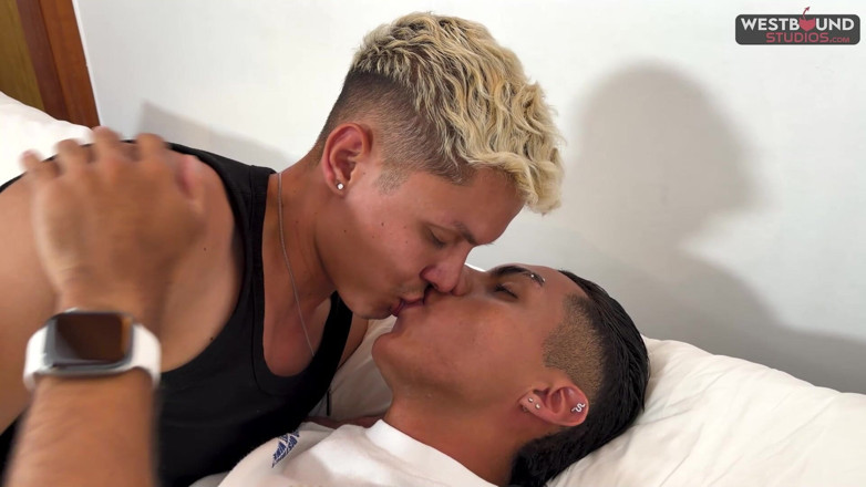 Latin Twinks: Telefonen åt sidan, hårda kukar John Bleck &amp; Teo Fox har passionerad...