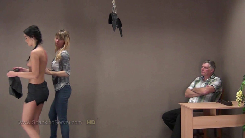 Spanking Server: Victoria peitscht auf nacktem rücken