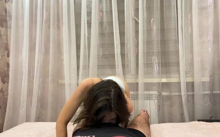 Kitty Kriss: 他挤压，揉搓，拉我的，玩弄和欣赏我的胸部（第一人称视角）