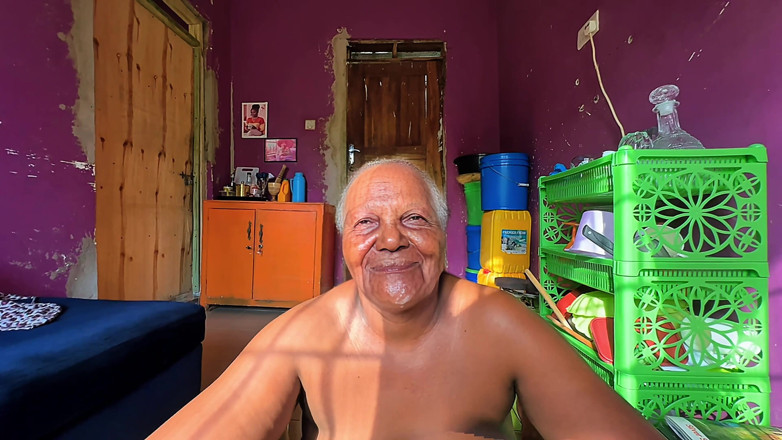 BongoXXX: Nenek semok ini pengen nycipin sperma hangatku