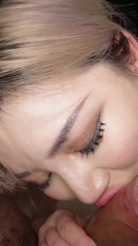 Slutty blond asiatisk college flicka nico kärlek tar enorm kuk