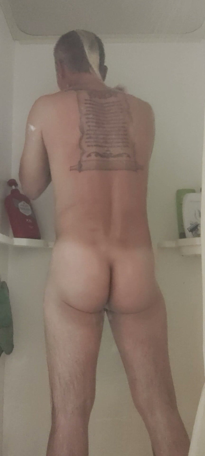 LonelyDucky369: Let's Shower