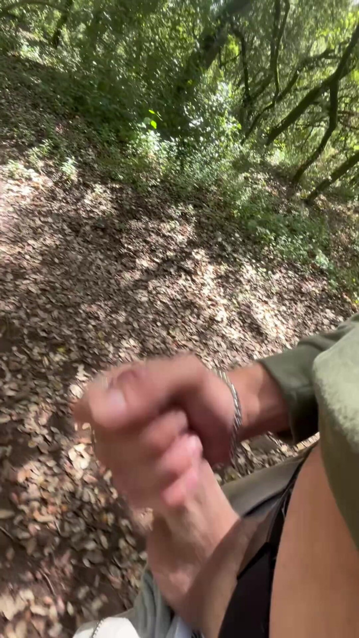 Axton Drake: Geile broer neemt zijn harde pik mee om te wandelen