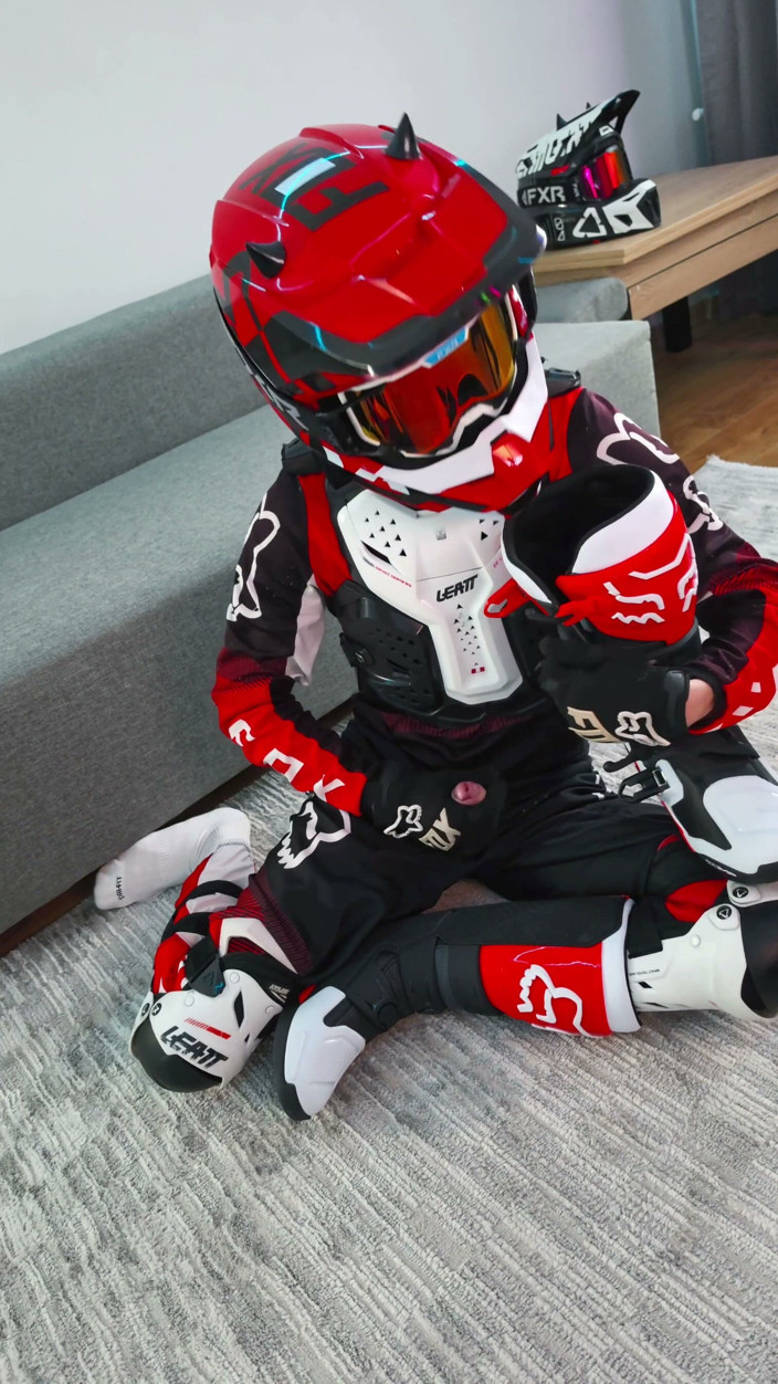 Sneakersmax98: Mit motorradstiefeln spielen