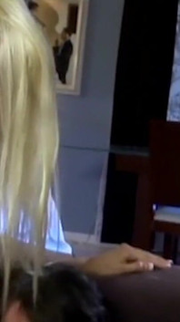 Sarışın hatun amcık yalama orgazmından sonra yarağı yiyor