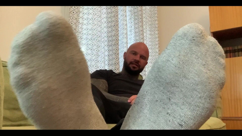 Jasons feet: 継父は体育の後に臭い靴下と足の匂いを嗅がせます