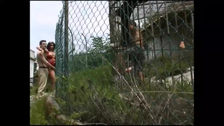 MILF still slut: Inglese Děvka Chlupatá MILF hledá velké ptáky, aby je ošukali...