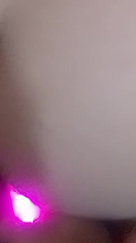 Vložil vibrátor do její kundičky