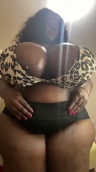 Busty MILF Titsplay