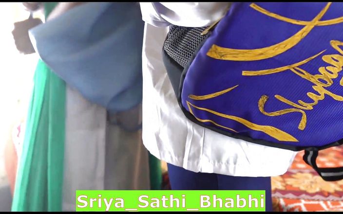 Sriya Sathi Bhabhi: インドのかわいいティーンボーイフレンドとの初めてのセックス