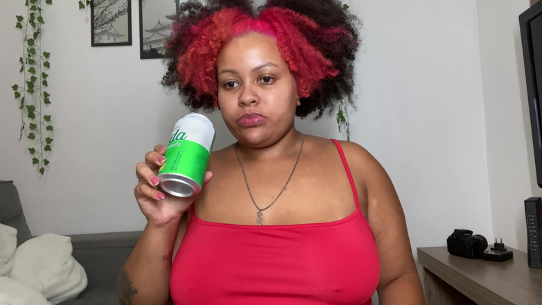 Cutiepiie Chubby: 타이트한 청바지를 입고 소다 트림과 방귀