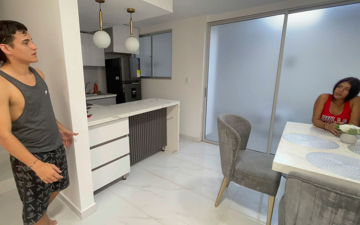 SOFIAYRIKY: Eu dou à melhor amiga da minha madrasta uma deliciosa foda...