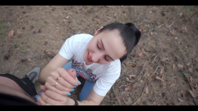 YSP Studio: मैंने जंगल में अकेली लड़की को अपना लंड दिखाया और उसने वीर्य निकालने में मेरी मदद की