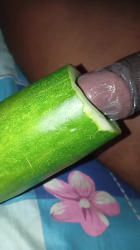 Africatrans: Un tip transsexual își iubita