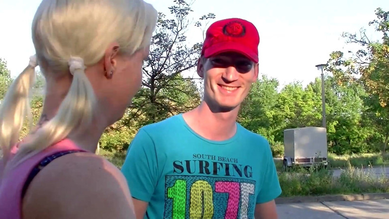 German amateur - 100% German hardcore videos: sundar sunahre baalon vaali kamsin ki choot tabaah ho jaati...