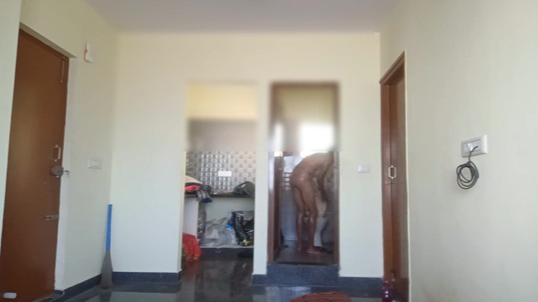 Manjun007: 印度男人性感的洗澡生活方式和身体按摩手淫的秘密