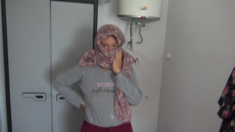 Souzan Halabi: Inmigrante turca peluda hace su primer sextape en Alemania
