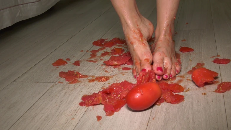 CatiasFootFetishPorn: Hot Latina Tramples on Tomatoes and Gets Her Beautiful Feet...