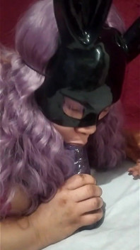 Degustando mis consoladores imaginando las pollas de mis seguidores 1