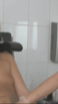 Kleine penisstraf met sexy grote borsten