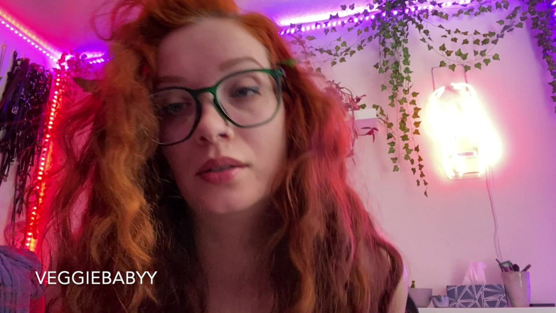 Veggiebabyy: Poison Ivy Strip Tease and Virtual Fuck