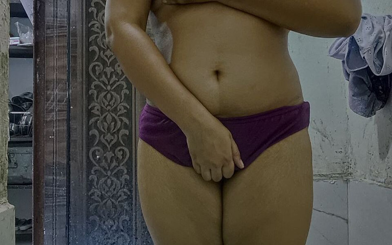 My hot girlfriend is having fun in the bathroom in sexy poses, bra and panties (Priyasarma) My hot girlfriend is having fun in the bathroom in sexy poses, bra and panties (Priyasarma)