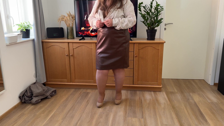 OurFetishLife: Birthday Gift for a Single Mature Stepmother!