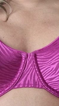 Reggiseno riducente taglia DD, accarezza le mie tette morbide e sode