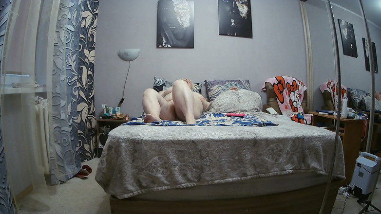 Zona901: Свекруха мастурбує велику пизду перед сексом