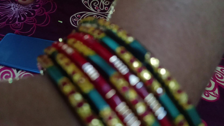 Muruga: Pěkná dívka šuká v posteli s kamarádem