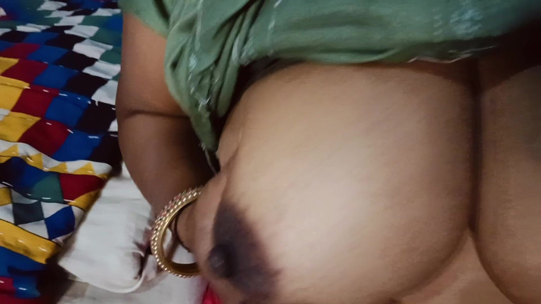 Yourgeeta8899: La zia della vicina mi ha detto, prima di scoparmi,...