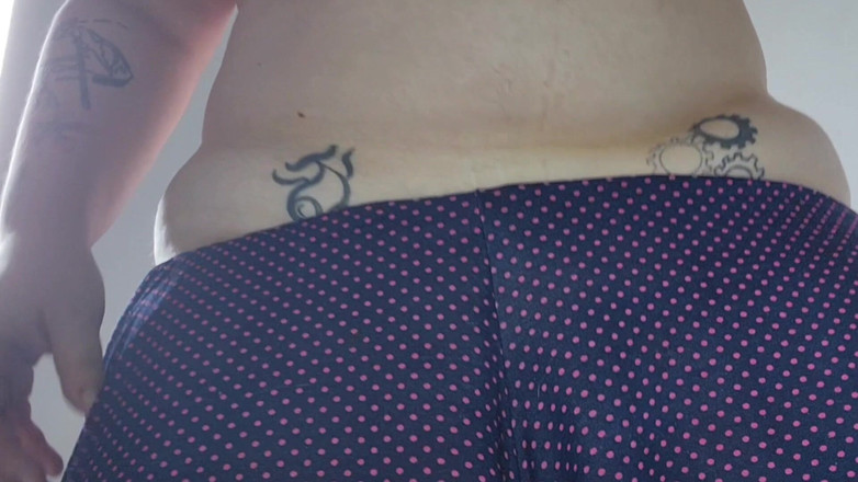 alucidfever: Smyslný tanec, prsa a zadek na tvé tváři