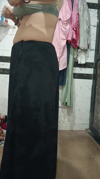 Priya india muestra coño grande