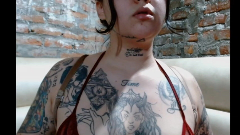 Dalyla: Prowokuję mojego przyrodniego brata moimi piersiami