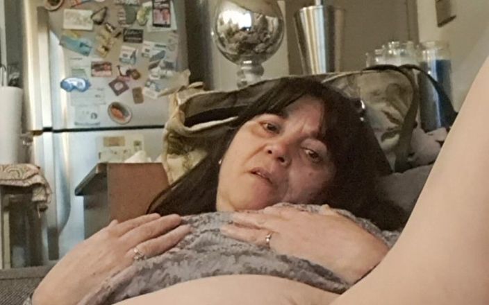 Mommy big hairy pussy: Milfka má ráda banány. Dáme jim palec nahoru.