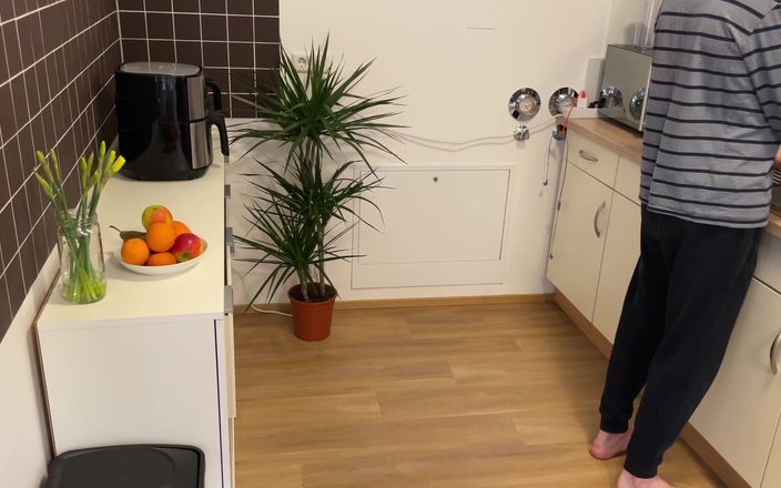 OurFetishLife: Geile schoonmoeder doet er alles aan om haar schoonzoon te...