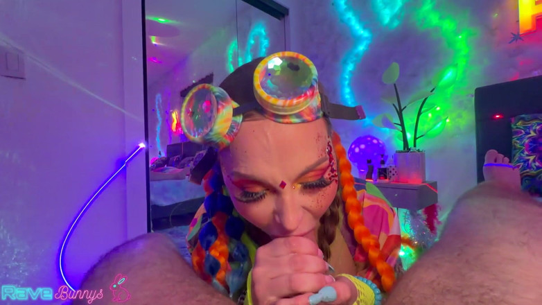 Rave Bunnys: Katalina Kyle Twerks in Thigh Highs Before Dropping to Her...