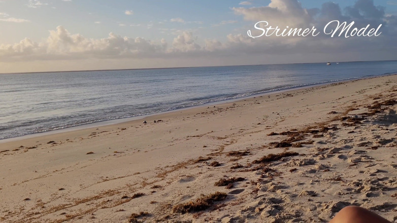 Strimermodel: Vacanze starnuti in spiaggia