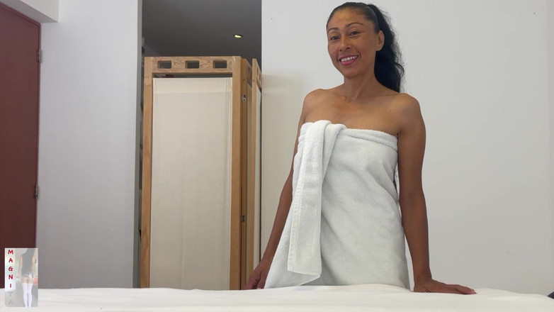 Magnita: Отчим становится возбужденным, помогая мне выбрать пляжное платье