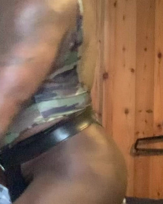 Masculine crossdresser: Singlet Thighs - Botas Altas Crossdresser Paja De Próstata