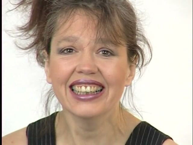 Lucky Wankerz: Geile brunette feeks gebruikt dildo haar harige kut tijdens het...