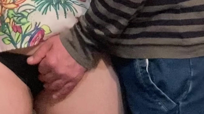 PriyaNaavya: Tato dívka mě nechala si třít její kundičku na veřejnosti