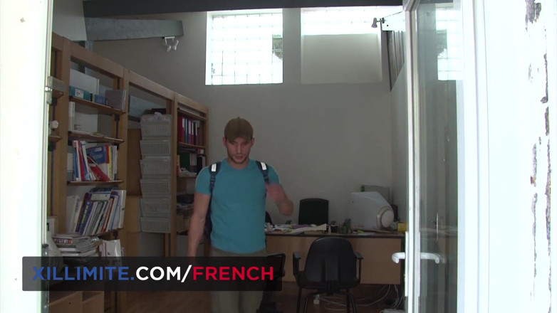 French girls at work: L'insegnante tettona viene scopata nel culo dal suo studente