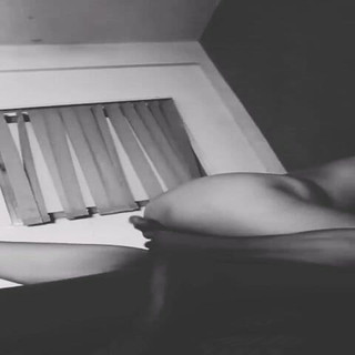 Sanayababhi: Babu sitzt oben und geht komplett nach innen