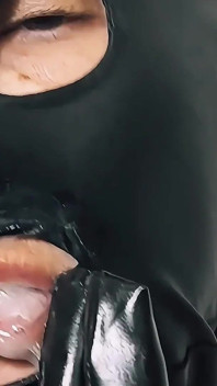 Sticky Heaven : squirting avec une culotte