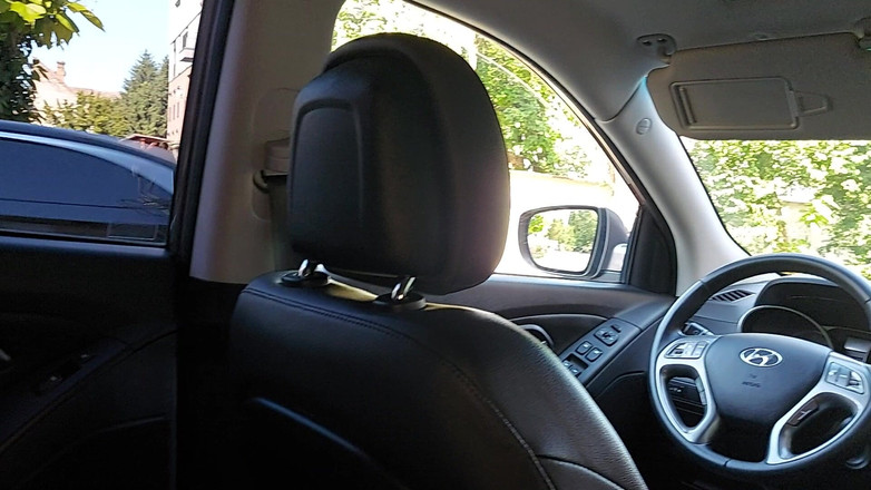 Step Mommy: Ich gebe meinem stiefsohn einen Footjob im Auto, während ich...