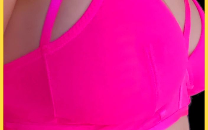 Wifey Does: Wifeys increíbles tetas en un sujetador rosa caliente