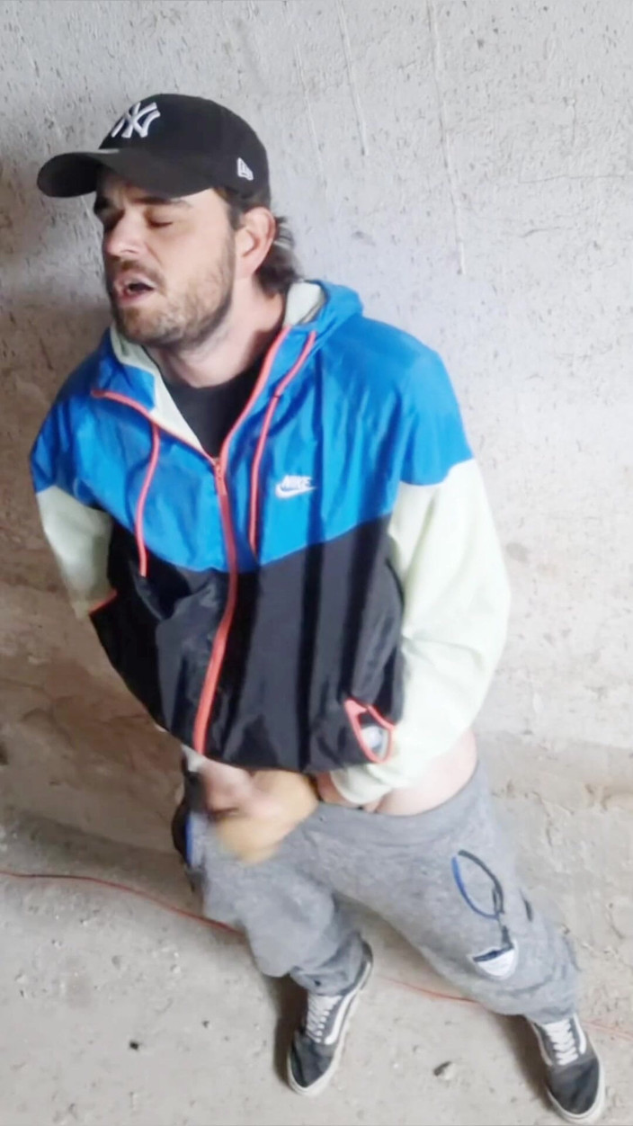 jerkofflover: Ik in Een Verlaten Gebouw Waar Ik Ga Masturberen